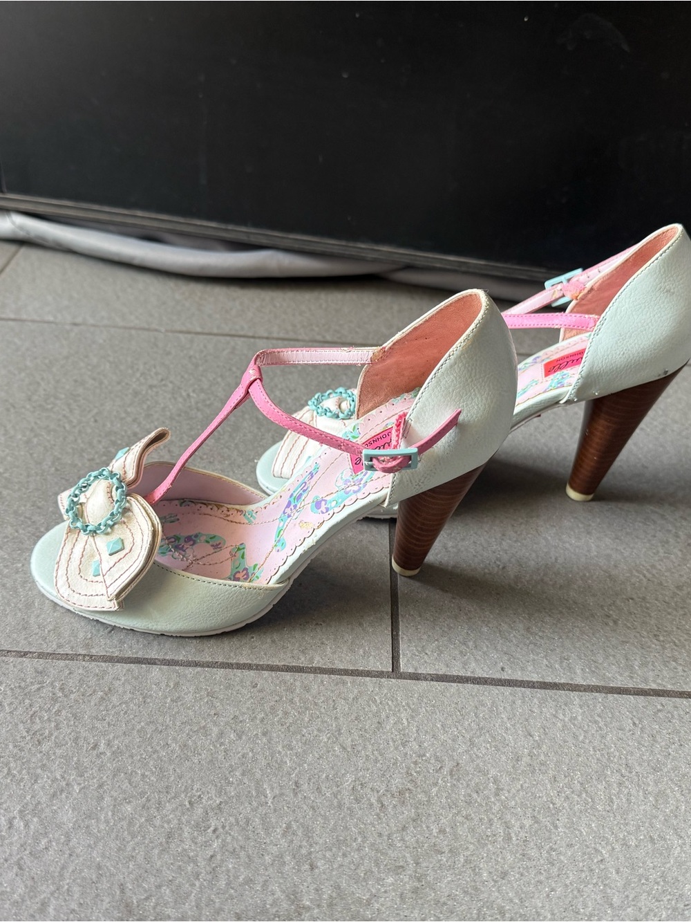 Vintage Betseyville by Betsey Johnson T-strap Bow Heels Mint Pink Size 8, 4 inch